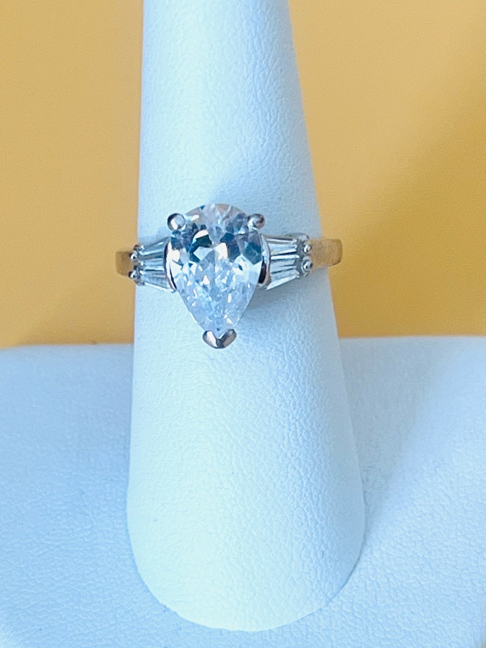 Elegant Silver plated Teardrop Ring size 7